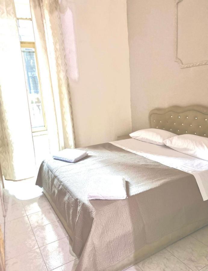 Santa Maria House Apartment เนเปิลส์ ภายนอก รูปภาพ